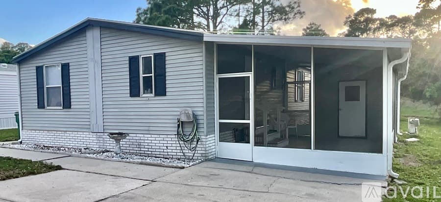 Cocoa House: 1641 Ridge Drive