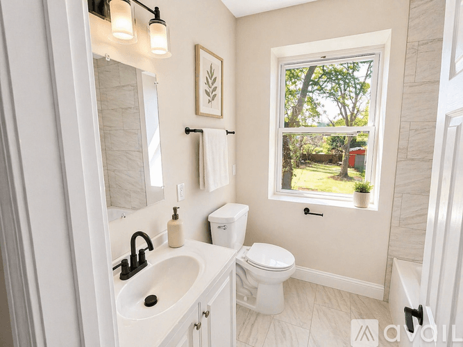 St. Louis House: 4266 Washington St