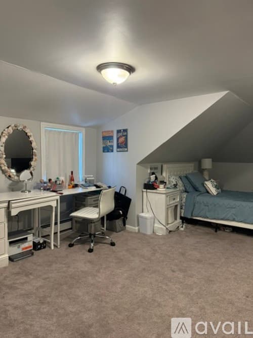 Providence House: 24 Huxley Ave