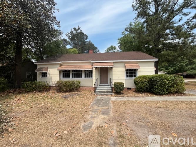 Statesboro House: 333 E Main St