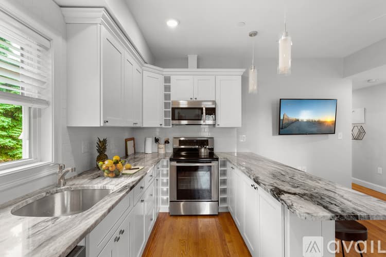 Boston Apartment: 1047 Saratoga St