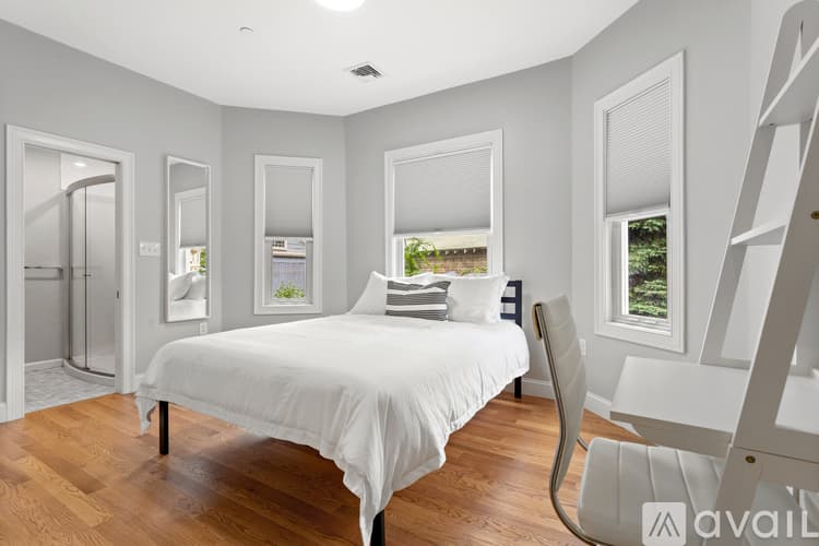 Boston Apartment: 1047 Saratoga St