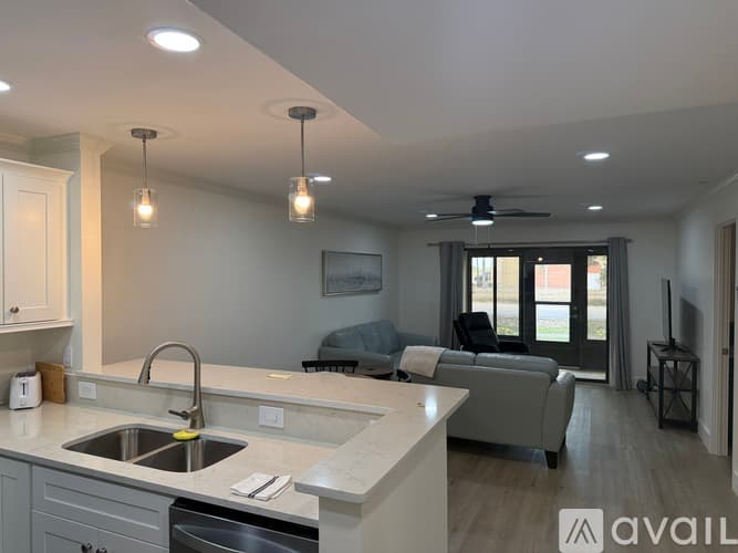 Venice Condo: 401 Airport Avenue East
