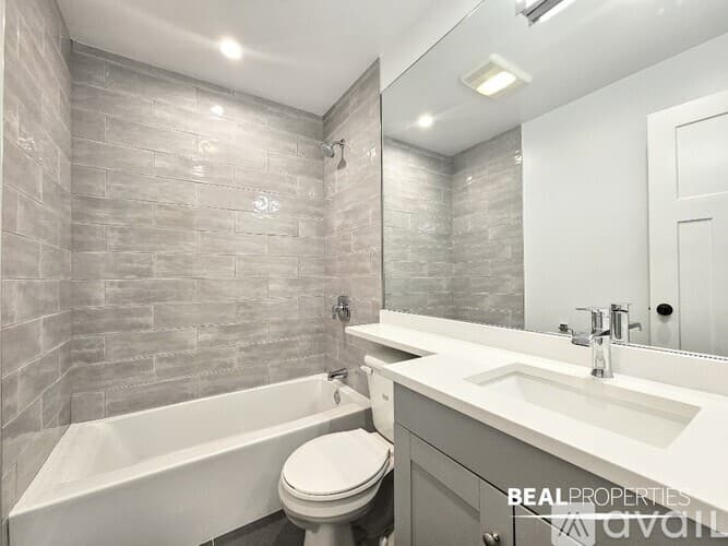 Chicago Apartment: 452 W Oakdale Ave