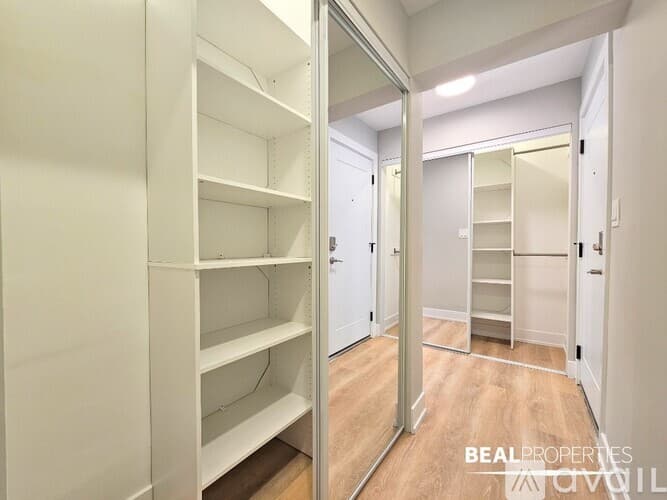 Chicago Apartment: 452 W Oakdale Ave