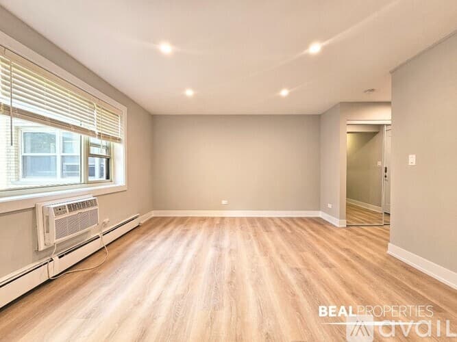 Chicago Apartment: 452 W Oakdale Ave