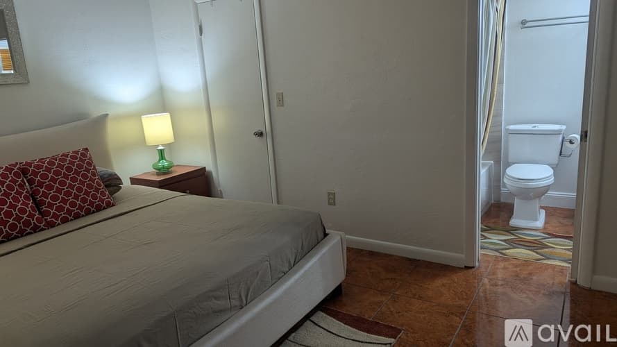Miami Apartment: 20400 NW 7th Ave