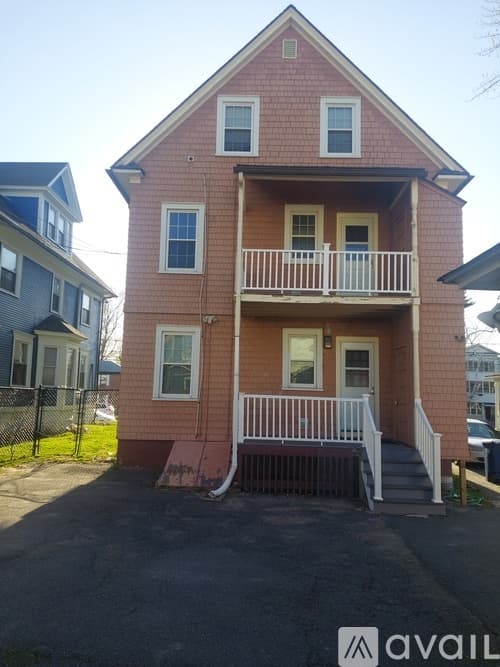 Hartford Apartment: 422 Prospect Ave