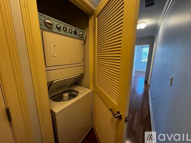 Chicago Apartment: 1334 W Morse Ave