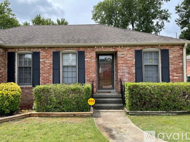 Memphis House: 5585 Milford Road