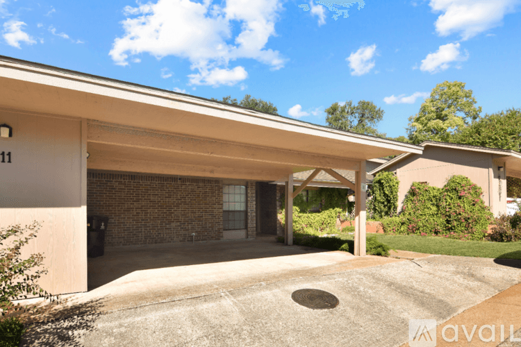 Temple House: 4000 Hickory Rd Apt 11