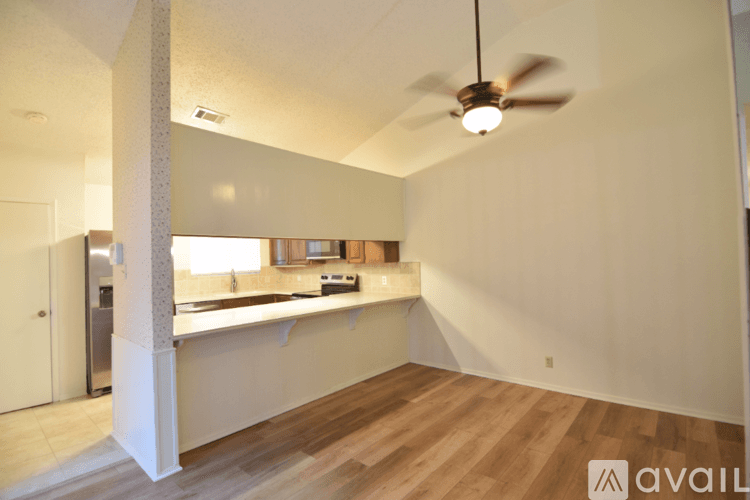 Temple House: 4000 Hickory Rd Apt 11