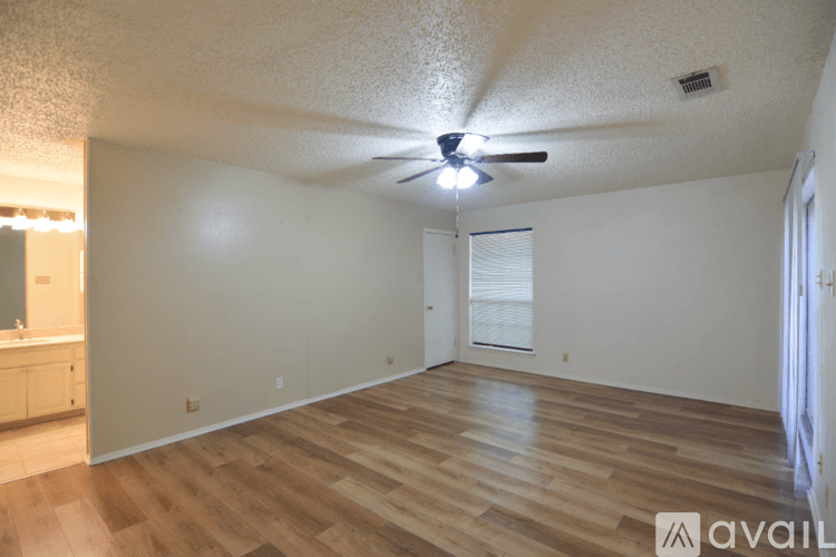 Temple House: 4000 Hickory Rd Apt 11