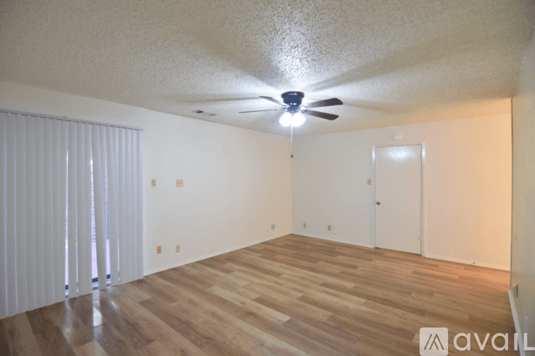 Temple House: 4000 Hickory Rd Apt 11