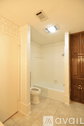 Temple House: 4000 Hickory Rd Apt 11