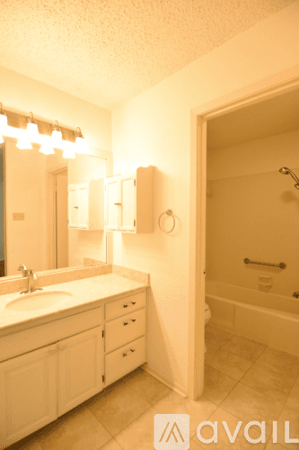 Temple House: 4000 Hickory Rd Apt 11