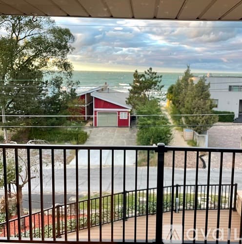 Ogden Dunes House: 31 Shore Drive