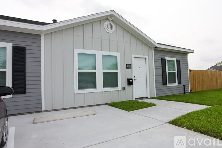 Corpus Christi Apartment: 1525 South 19th Street