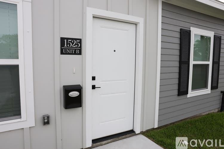 Corpus Christi Apartment: 1525 South 19th Street