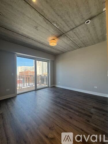 Chicago Apartment: 952 W Carmen Ave