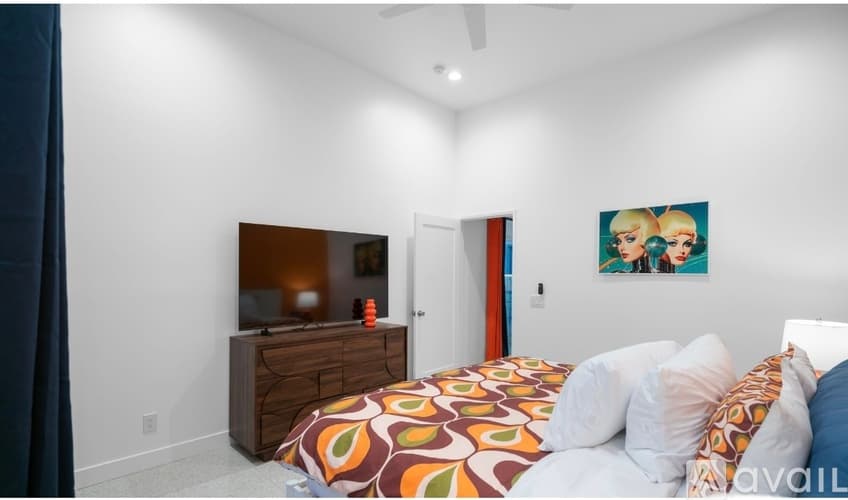 Palm Springs House: 473 1 2 West Sunview Avenue