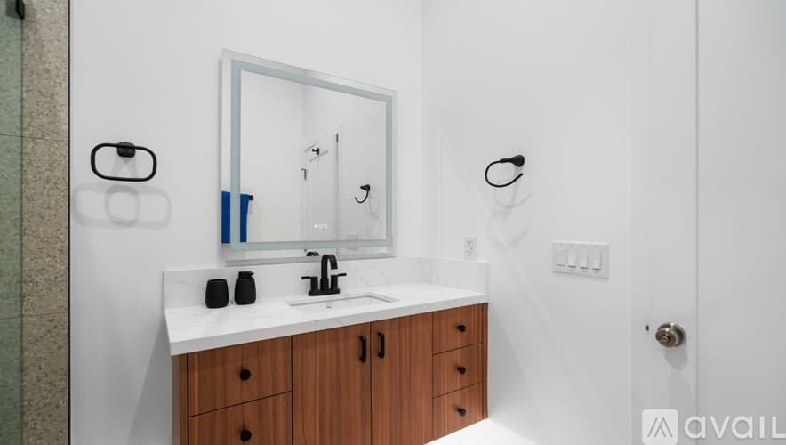 Palm Springs House: 473 1 2 West Sunview Avenue