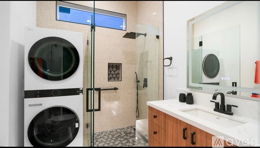 Palm Springs House: 473 1 2 West Sunview Avenue
