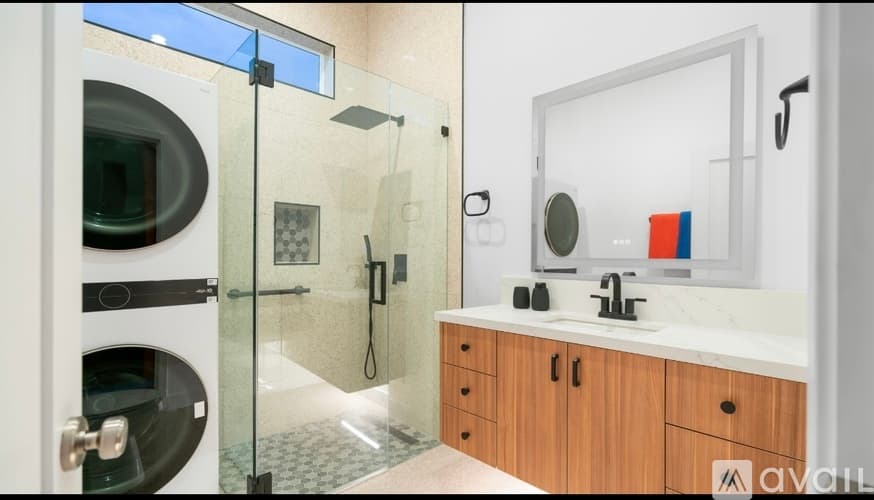 Palm Springs House: 473 1 2 West Sunview Avenue