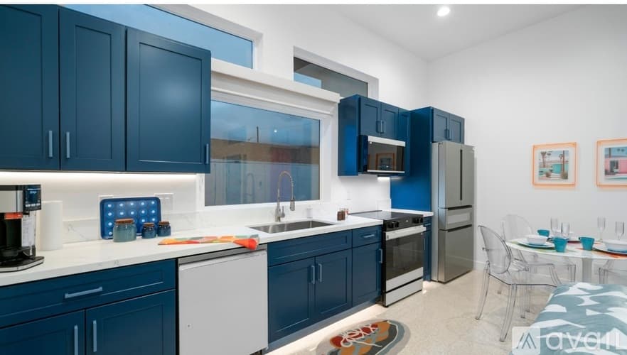Palm Springs House: 473 1 2 West Sunview Avenue
