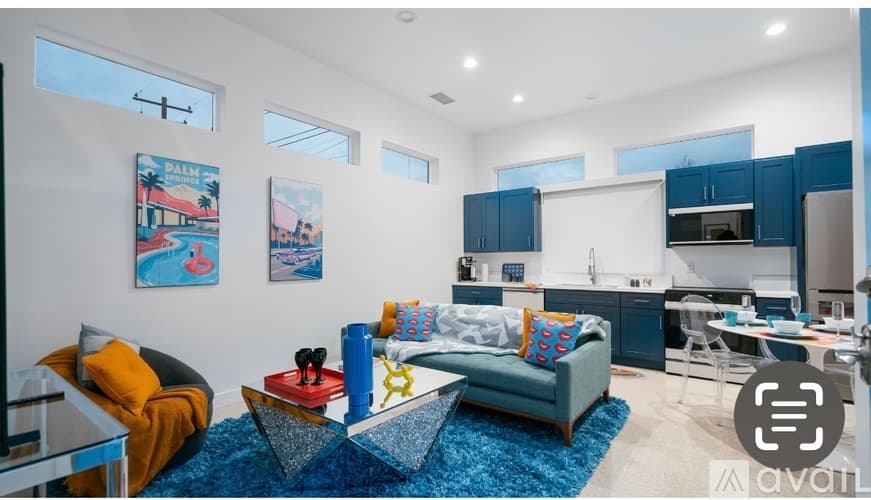Palm Springs House: 473 1 2 West Sunview Avenue
