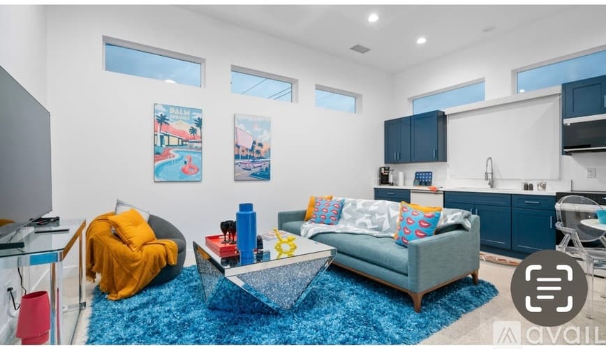 Palm Springs House: 473 1 2 West Sunview Avenue