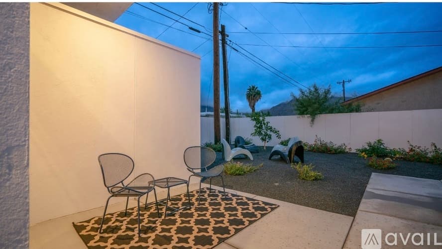 Palm Springs House: 473 1 2 West Sunview Avenue