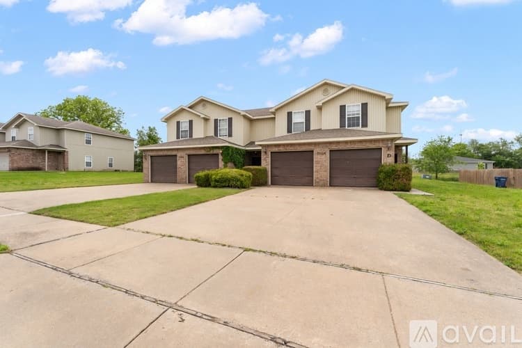 Siloam Springs Apartment: 1908 Azlin Pl