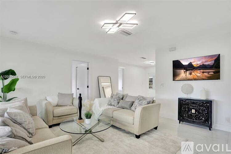 Pompano Beach House: 1220 NE 8th St
