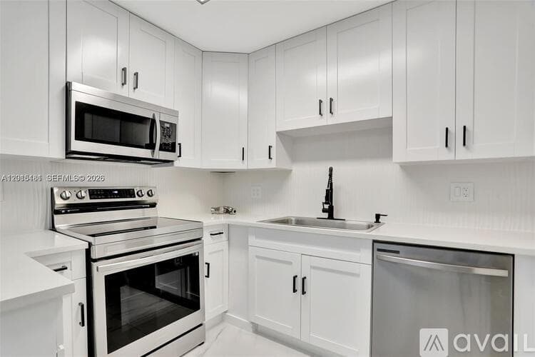 Pompano Beach House: 1220 NE 8th St
