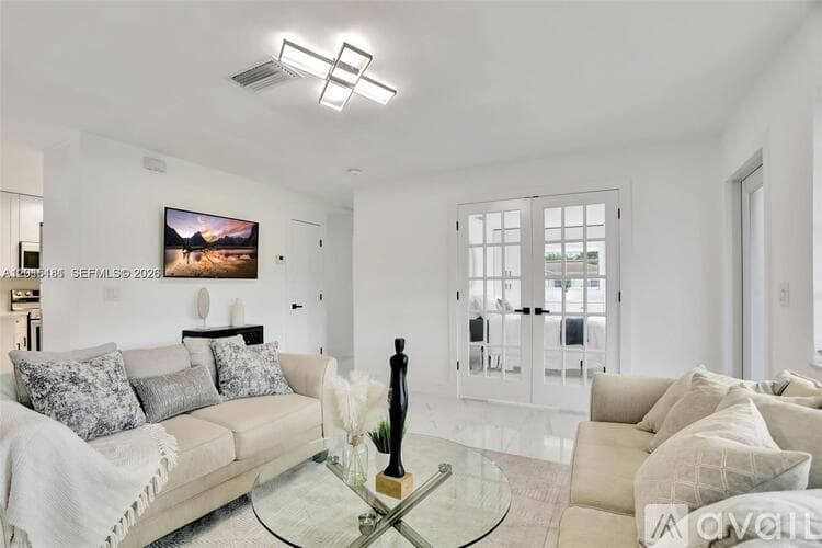 Pompano Beach House: 1220 NE 8th St