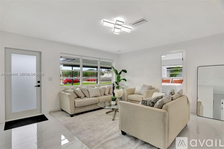 Pompano Beach House: 1220 NE 8th St