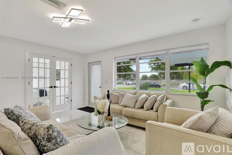 Pompano Beach House: 1220 NE 8th St