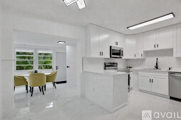 Pompano Beach House: 1220 NE 8th St