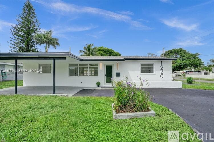 Pompano Beach House: 1220 NE 8th St