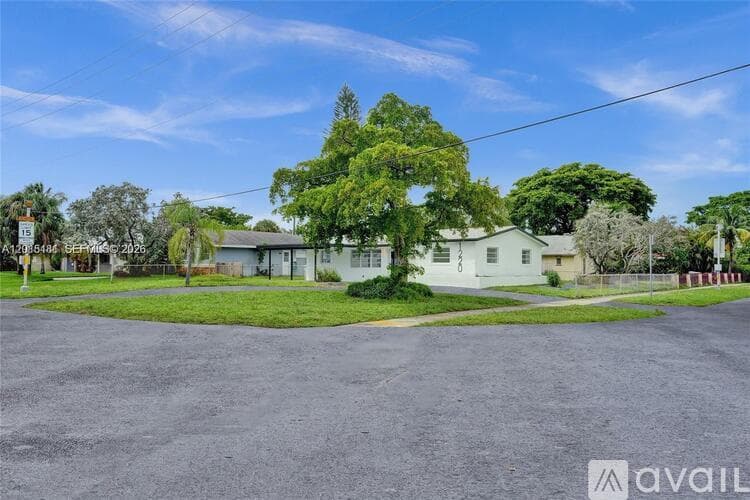 Pompano Beach House: 1220 NE 8th St