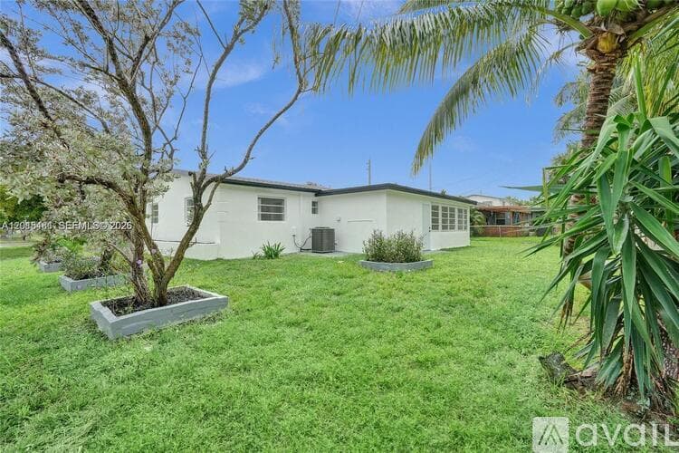 Pompano Beach House: 1220 NE 8th St