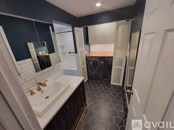 Middleborough Apartment: 78 Plympton Street