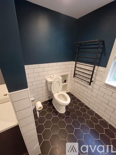 Middleborough Apartment: 78 Plympton Street