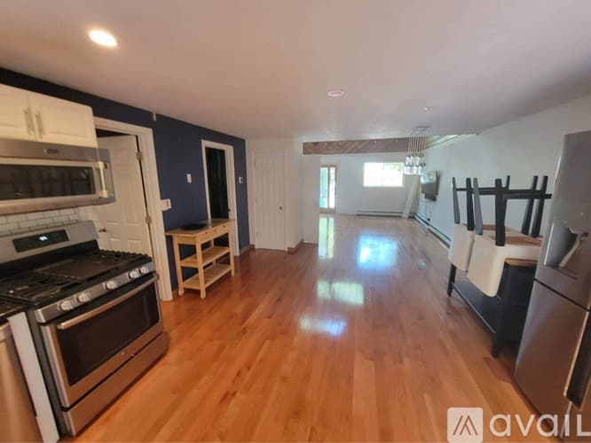 Middleborough Apartment: 78 Plympton Street