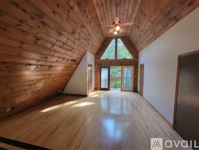 Middleborough Apartment: 78 Plympton Street