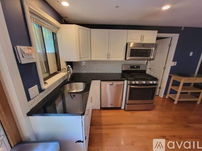 Middleborough Apartment: 78 Plympton Street