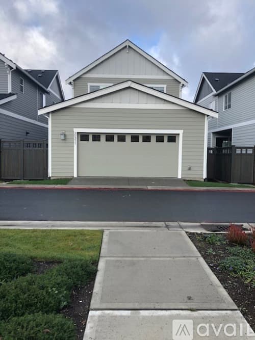 Black Diamond House: 23281 Southeast Fir Street