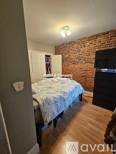Boston Apartment: 22 Mead St