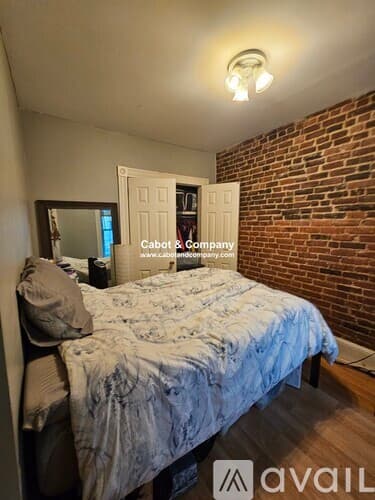 Boston Apartment: 22 Mead St